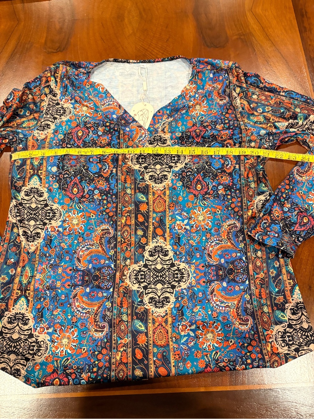 NWT, Vibrant Blue Paisley Print V-Neck Women’s Top, size L - Picture 4 of 5